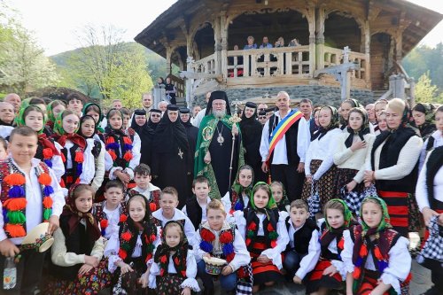 Sfânta Liturghie arhierească la Mănăstirea Bârsana, Maramureş Poza 292219