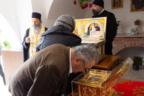Pelerinaj cu sfinte moaște la o manăstire din Teleorman