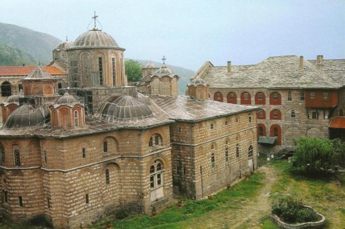 Xiropotamu - mănăstirea refăcută în întregime din daniile românilor Poza 178443