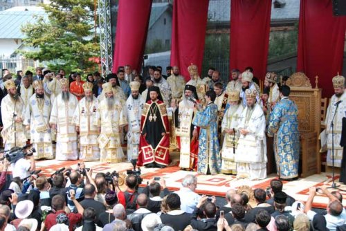 La Huşi a fost întronizat al 51-lea episcop Poza 94656