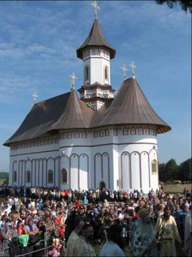 Praznicul Adormirii Maicii Domnului a adunat mii de pelerini în bisericile Moldovei Poza 95061