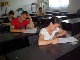 Jumătate din elevii de gimnaziu din România sunt „analfabeţi funcţional“ Poza 95800