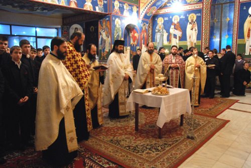 Sfântul Cuvios Maxim Mărturisitorul ocroteşte de trei ani parohia Munteni-Copou Poza 96591