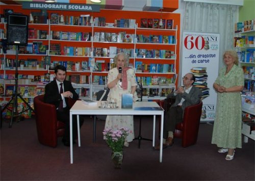 Lansarea cărţii „Adevărul fără plural”, la Librăria „Mihail Sadoveanu” Poza 98770