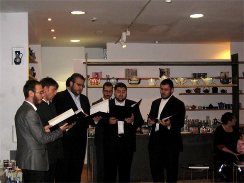 Grupul psaltic Stavropoleos a concertat în librăriile bucureştene Poza 100199
