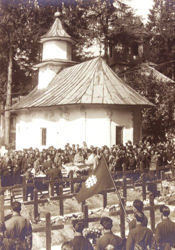 22 septembrie 1940: Pomenirea „martirilor“ legionari la Mănăstirea Predeal Poza 100703