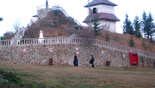 Mănăstirea Piatra Tăieturii, un vârf de munte ortodox Poza 101695