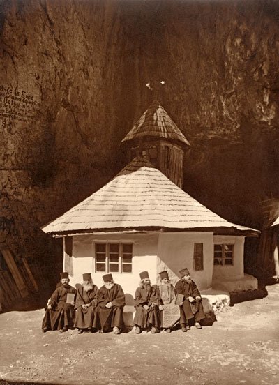 Mănăstirea Peştera de la obârşia Ialomiţei la 1900 Poza 103383