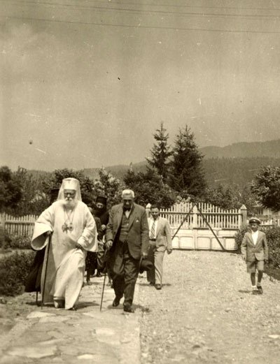 Patriarhul Nicodim Munteanu şi profesorul Ion D. Ştefănescu Poza 103720