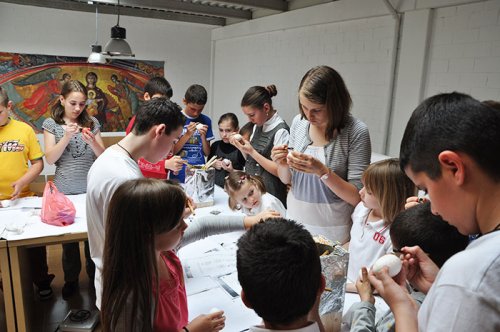 Activităţi cu tinerii la Parohia „Sfântul Nectarie“ din Coslada, Spania Poza 104936