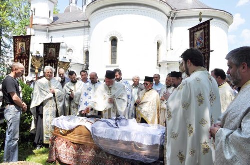 Părintele Andrei Măntăluţă a plecat la cer la vârsta de 90 de ani Poza 106042