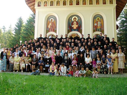 Întâlnirea IPS Teofan cu preoţi şi preotese din Iaşi 1 şi Botoşani Poza 106315