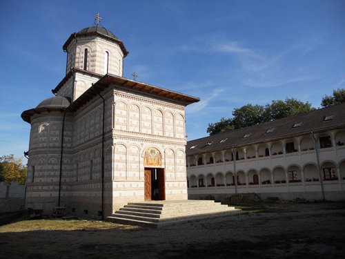 Sfinţii Arhangheli, cinstiţi în Arhiepiscopia Clujului Poza 109848