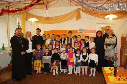 Daruri pentru copiii de la Grădiniţa nr. 4 din Lugoj Poza 110497