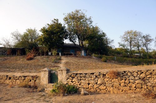 Petroşani, un sat din piatră şi vechi amintiri Poza 89473