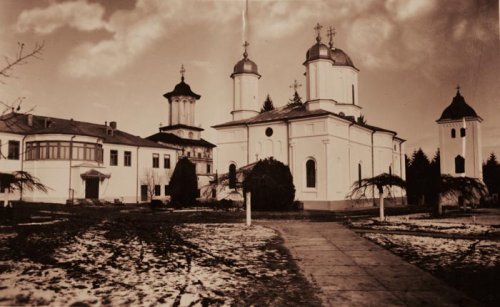 Catedralele Ortodoxiei româneşti: Râmnicu Vâlcea Poza 88176
