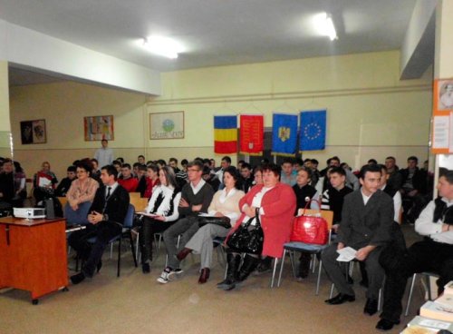 Elevii Liceului Ortodox din Oradea l-au evocat pe Eminescu Poza 88973
