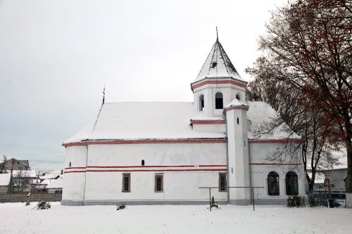 Prima biserică din piatră a Făgăraşului Poza 87963