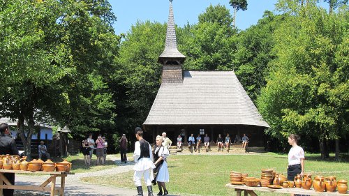 Tradiţiile româneşti, cinstite la Sibiu Poza 84352