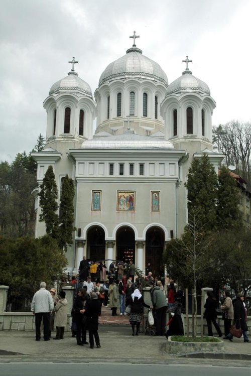 Biserica „Buna Vestire“, bijuterie arhitectonică a Braşovului Poza 84060
