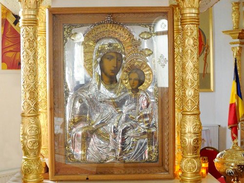 Programul sărbătorii Sfintei Cuvioase Parascheva Poza 83296