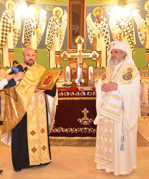 Patriarhul României la Parohia Pajura Poza 83201