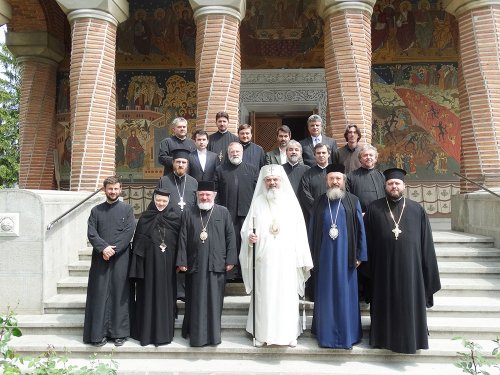 Permanenţa Consiliului Naţional Bisericesc în şedinţă săptămânală de lucru la Mănăstirea Samurcăşeşti Poza 72103