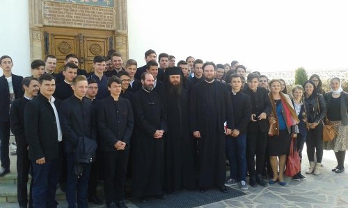 Proiectul „Dor de rugăciune“, la Seminarul Teologic din Botoşani Poza 72124