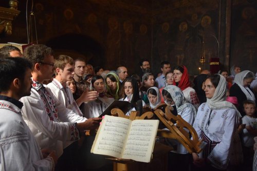 Atorenii ieşeni la hramul Mănăstirii Dobrovăţ Poza 71720