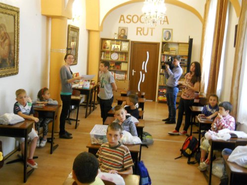 Copiii de la centrele sociale din Sibiu au fost premiaţi Poza 71234