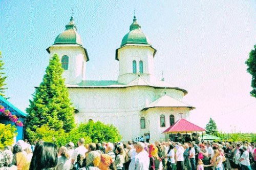 Sărbătoarea Sfinţilor Apostoli Petru şi Pavel în Moldova Poza 71128