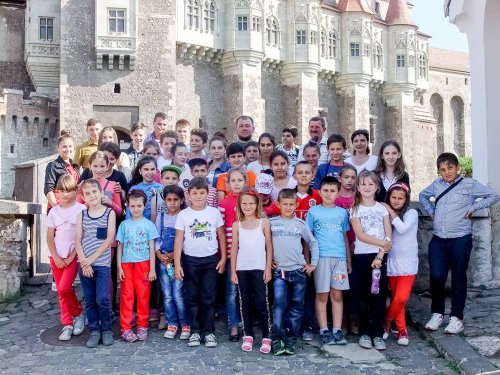 Parteneriat între Biserică şi Şcoală în parohia hunedoreană Aurel Vlaicu Poza 70891