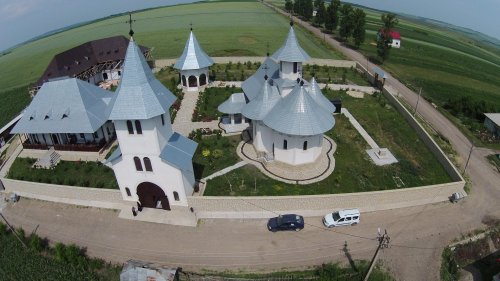 Dublă sărbătoare la Mănăstirea Eşanca Poza 70706