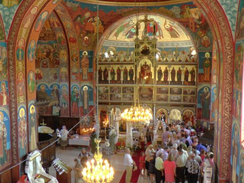 Liturghie arhierească şi sfinţire de pictură, în Parohia Bălăceana Poza 70285