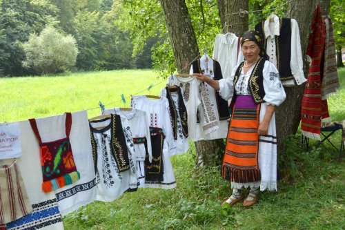Festivalul Naţional al Tradiţiilor Populare şi Târgul Creatorilor Populari din România Poza 70222