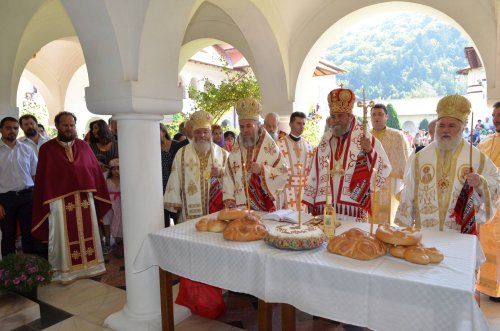 Slujbă de pomenire pentru Mitropolitul Antonie Plămădeală Poza 69912