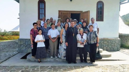 Pelerini din Ţara Făgăraşului la mănăstiri din Transilvania Poza 69398