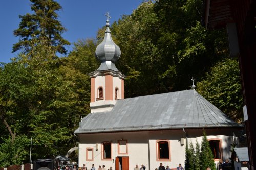 Acoperământul Maicii Domnului va fi sărbătorit la mănăstirile Călugăra și Brebu Poza 69310
