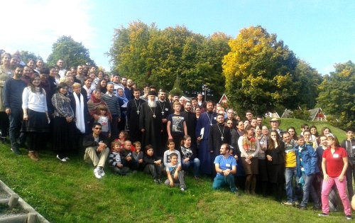 Tinerii români din spaţiul german s-au reunit la Rauenstein Poza 69189