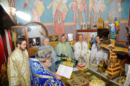 Binecuvântare arhierească în Parohia Cioceni, Prahova Poza 69034
