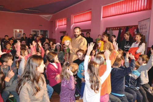 Teatru de păpuși pentru copiii din Parohia Sânicolau Român, Episcopia Oradiei Poza 68879