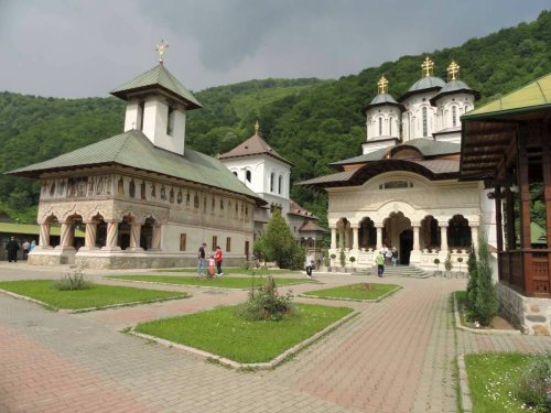 Mănăstirea Lainici îşi serbează hramul Poza 68088