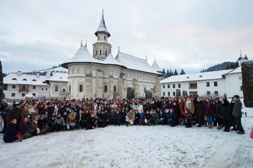 280 de ascoreni au petrecut Anul Nou la Mănăstirea Putna Poza 67231