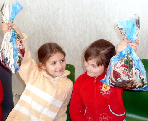 Daruri oferite copiilor defavorizați din Arad Poza 67220