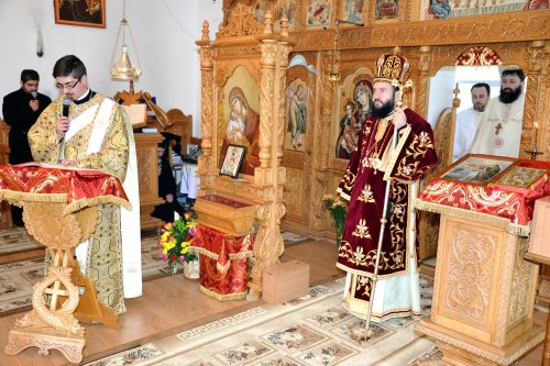 Har și binecuvântare la izvorul Mănăstirii Vasiova Poza 66983