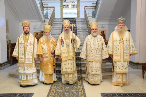 Şedinţă a Sinodului Mitropoliei Moldovei şi Bucovinei Poza 65342