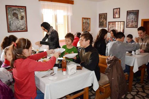 Tabără pentru tineri la Mănăstirea Măgura-Jina Poza 64830