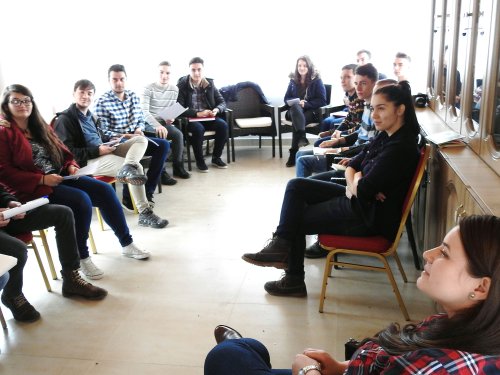 Tineri ortodocşi întruniţi la Mănăstirea Caraiman Poza 64135