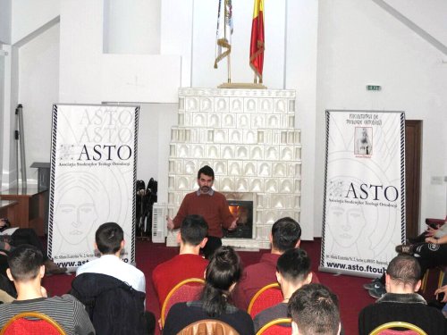 Tineri ortodocşi întruniţi la Mănăstirea Caraiman Poza 64137