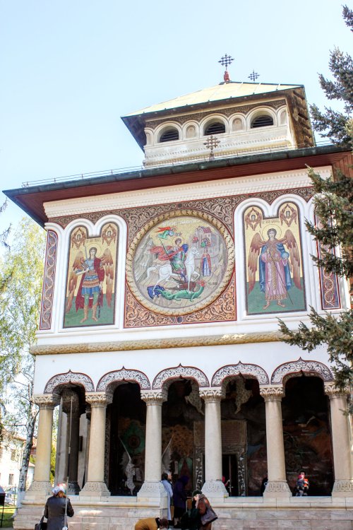 Liturghie arhierească la Biserica „Sfântul Gheorghe”-Nou din Craiova Poza 62347